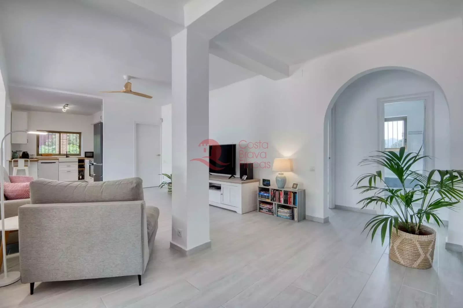 4 sypialnia Apartament na sprzedaż w Santa Cristina d'Aro z basenem garażem - 495 000 € (Ref: 9817873)