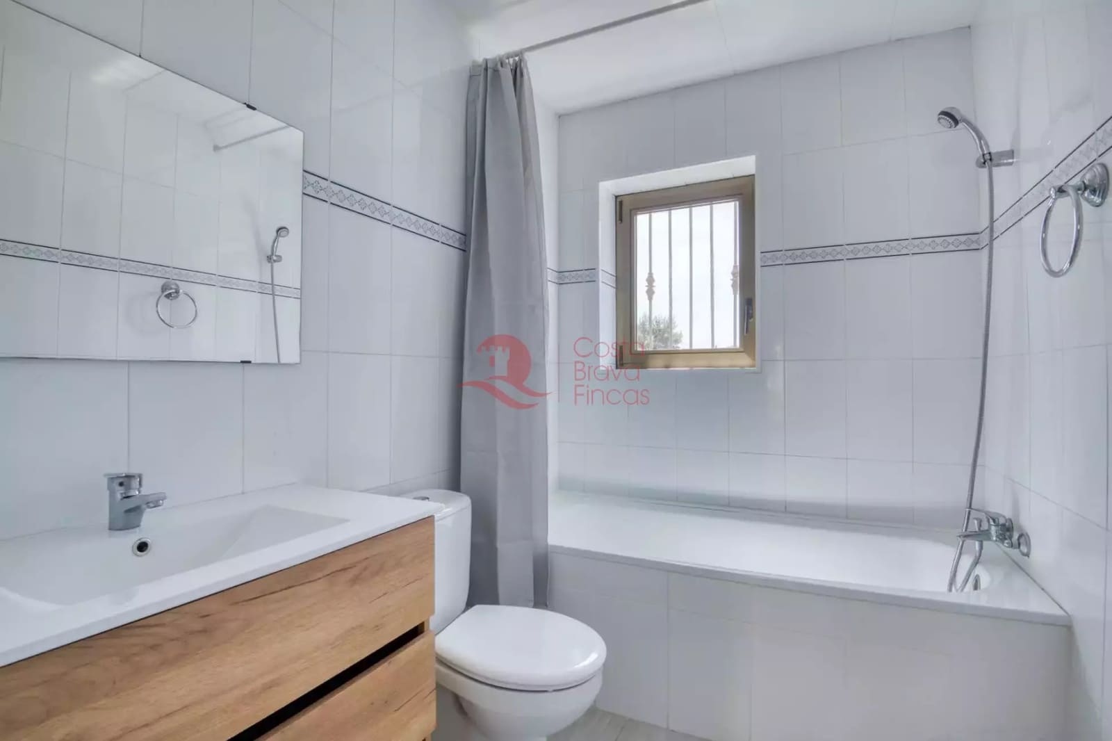 4 sypialnia Apartament na sprzedaż w Santa Cristina d'Aro z basenem garażem - 495 000 € (Ref: 9817873)