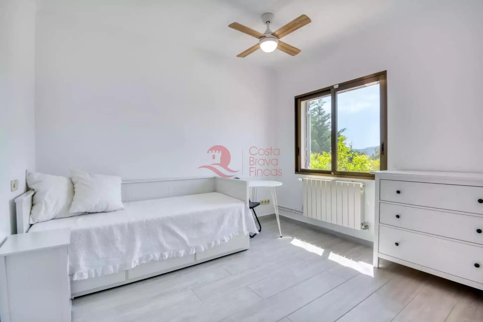 4 sypialnia Apartament na sprzedaż w Santa Cristina d'Aro z basenem garażem - 495 000 € (Ref: 9817873)