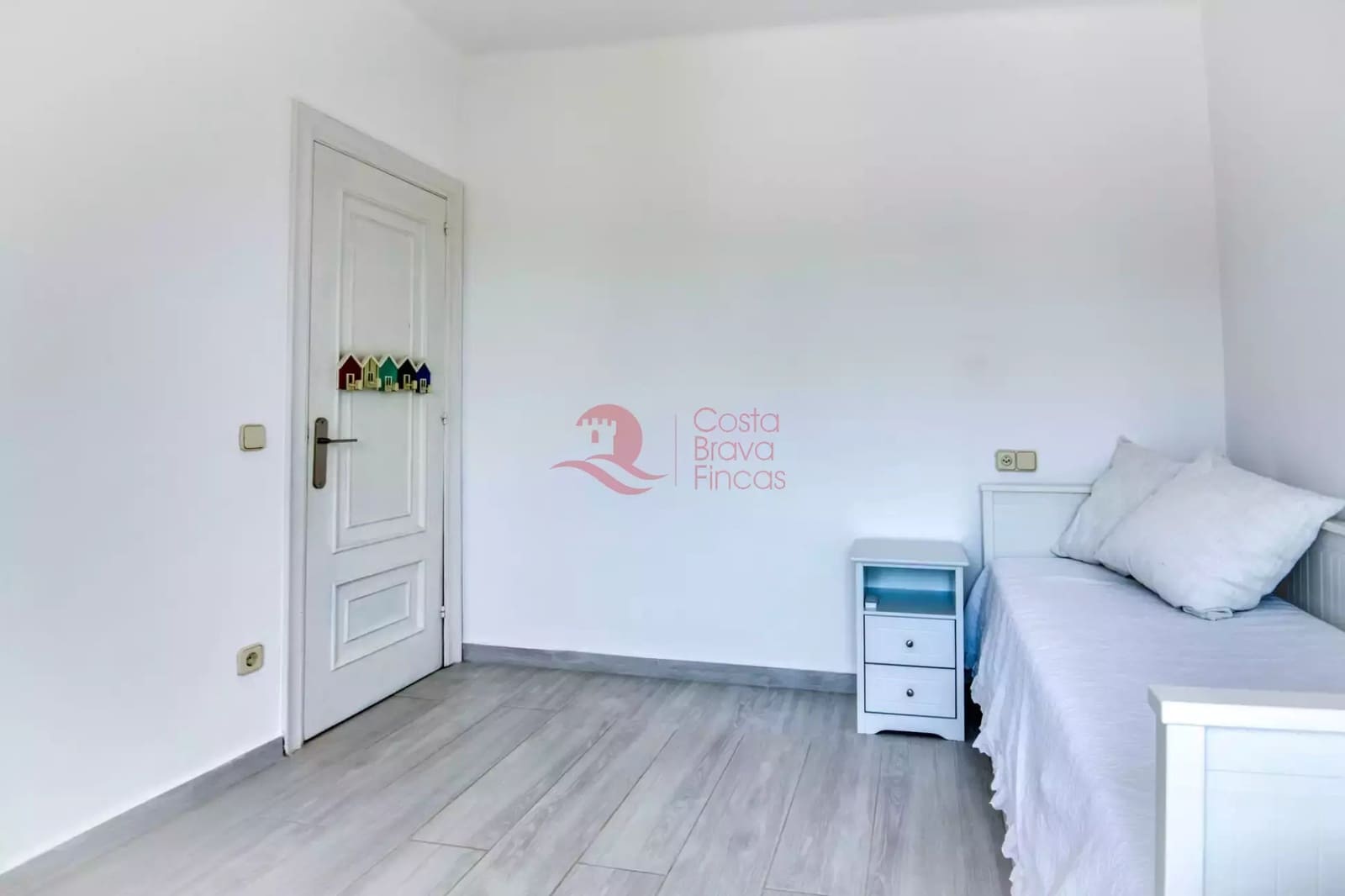 4 sypialnia Apartament na sprzedaż w Santa Cristina d'Aro z basenem garażem - 495 000 € (Ref: 9817873)