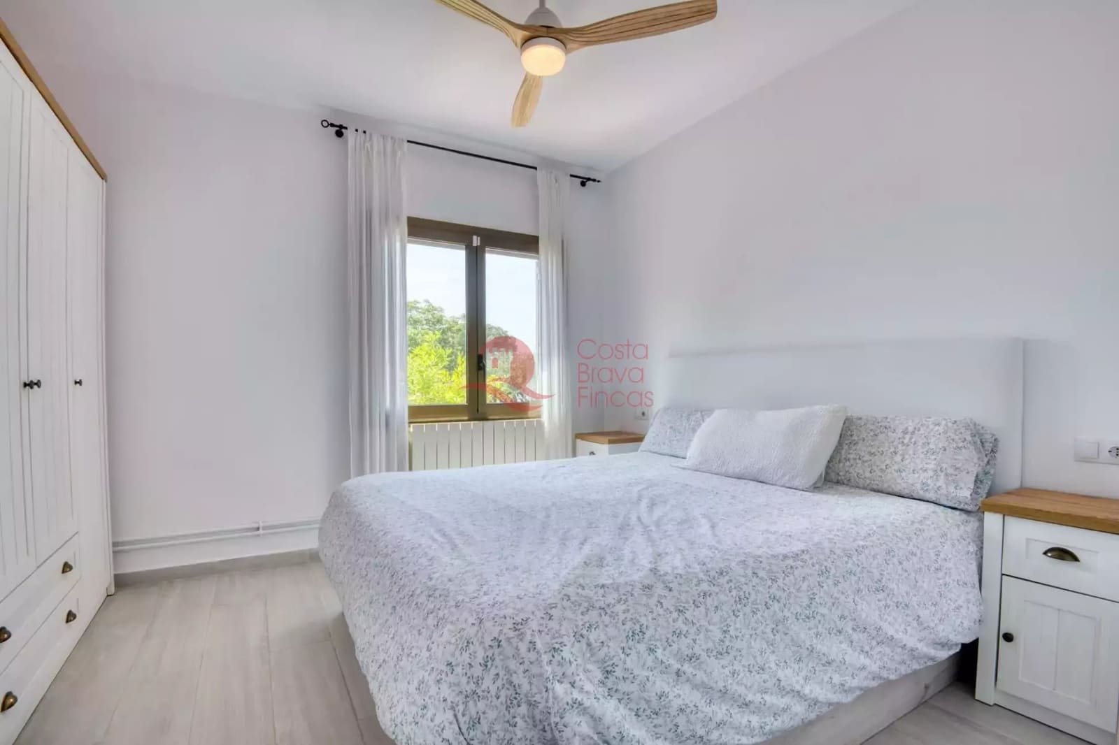 4 sypialnia Apartament na sprzedaż w Santa Cristina d'Aro z basenem garażem - 495 000 € (Ref: 9817873)