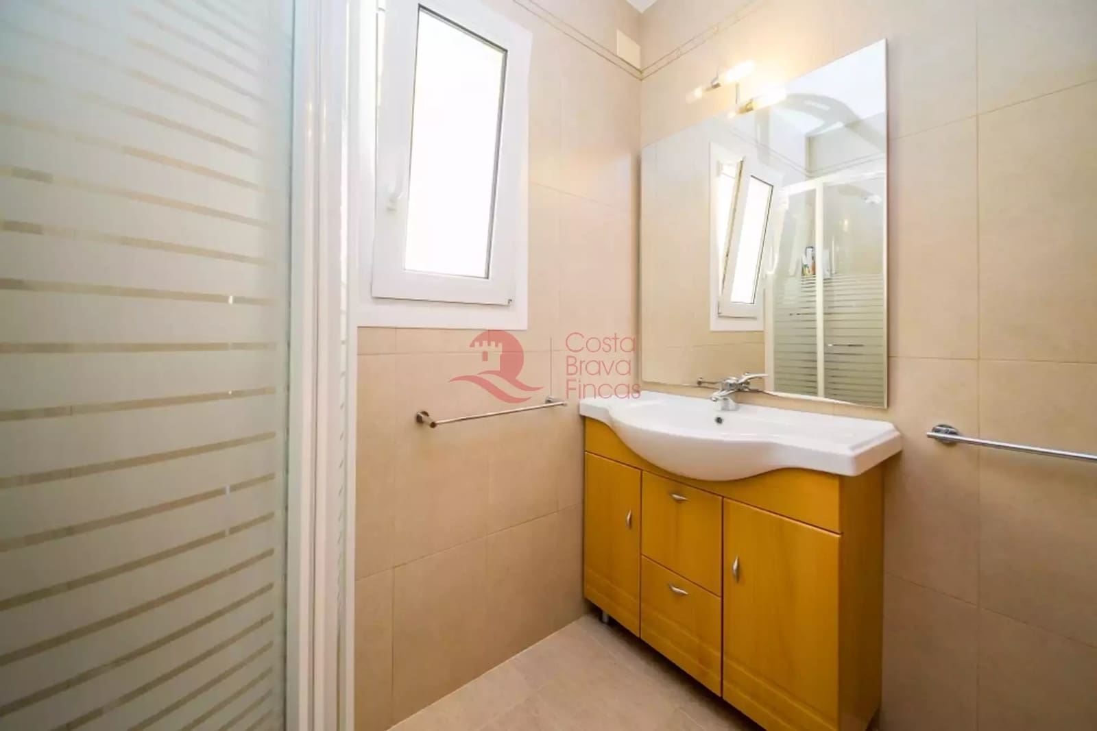 4 sypialnia Willa na sprzedaż w Santa Cristina d'Aro z basenem garażem - 490 000 € (Ref: 9817874)