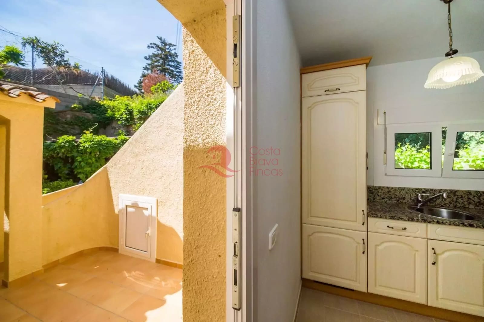 4 sypialnia Willa na sprzedaż w Santa Cristina d'Aro z basenem garażem - 490 000 € (Ref: 9817874)