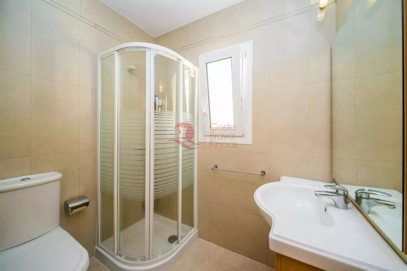 4 sypialnia Willa na sprzedaż w Santa Cristina d'Aro z basenem garażem - 490 000 € (Ref: 9817874)