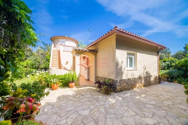 4 sypialnia Willa na sprzedaż w Santa Cristina d'Aro z basenem garażem - 490 000 € (Ref: 9817874)