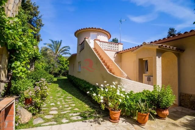 4 sypialnia Willa na sprzedaż w Santa Cristina d'Aro z basenem garażem - 490 000 € (Ref: 9817874)