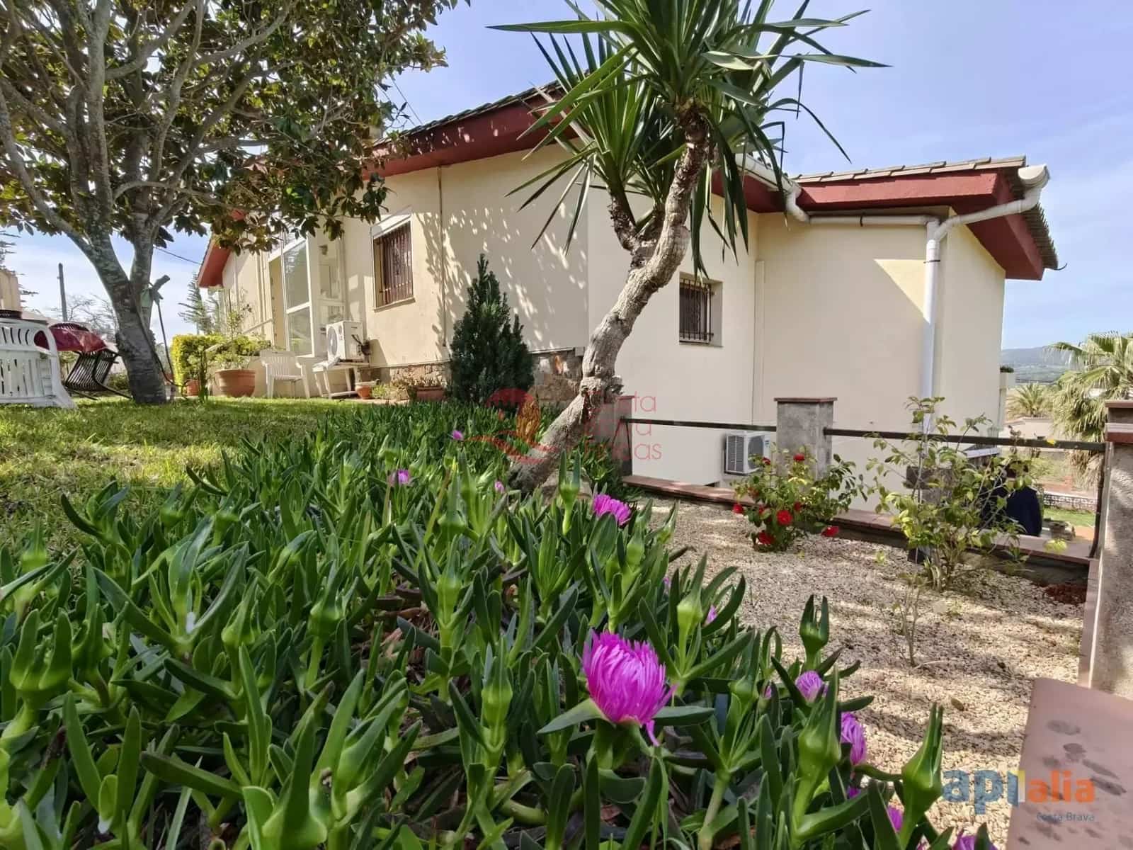 3 bedroom Villa for sale in Sant Antoni de Calonge with garage - € 565,000 (Ref: 9822433)