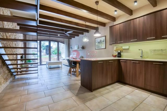3 slaapkamer Rijtjeshuis te koop in Sant Feliu de Guíxols - € 580.000 (Ref: 9836214)