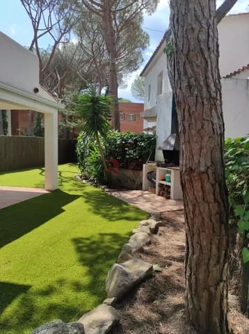 3 soverom Rekkehus til salgs i Platja d'Aro, Castell-Platja d'Aro med garasje - € 595 000 (Ref: 9898452)