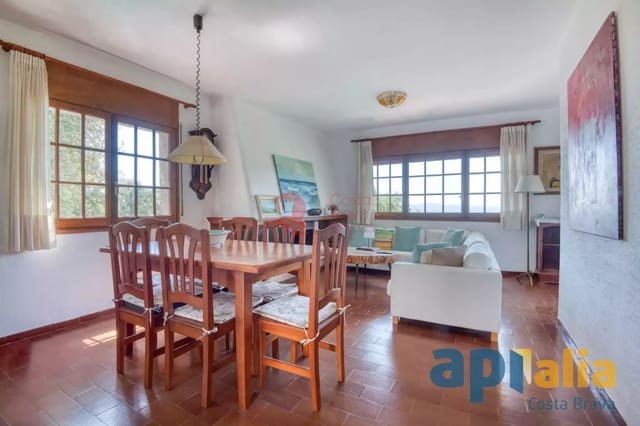 4 slaapkamer Villa te koop in Santa Cristina d'Aro met zwembad garage - € 360.000 (Ref: 9928043)