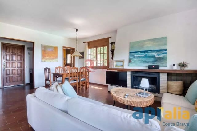 4 slaapkamer Villa te koop in Santa Cristina d'Aro met zwembad garage - € 360.000 (Ref: 9928043)