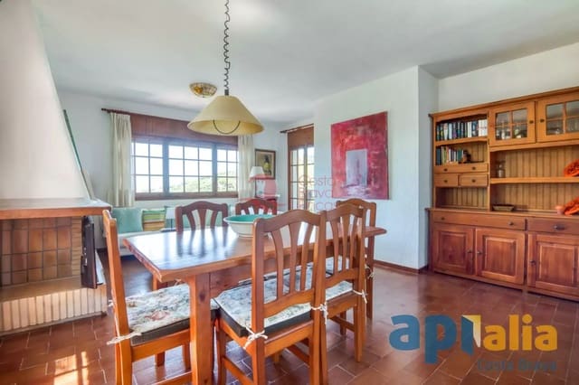 4 camera da letto Villa in vendita in Santa Cristina d'Aro con piscina garage - 360.000 € (Rif: 9928043)