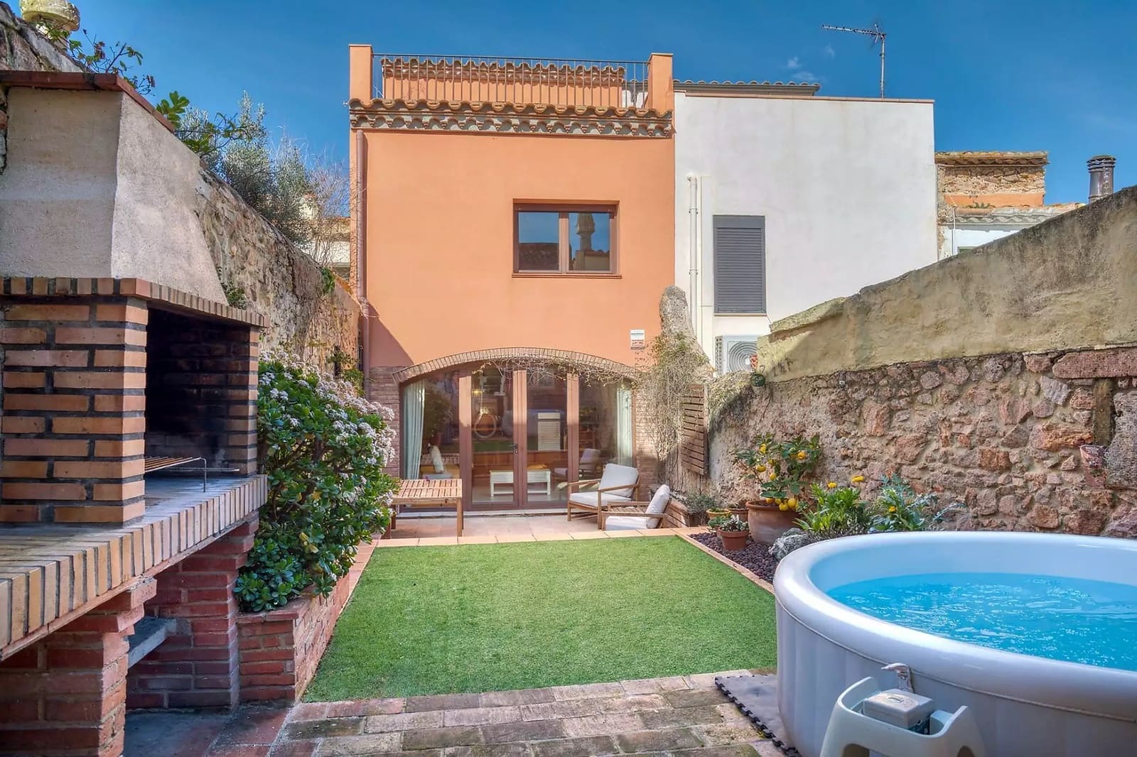 3 bedroom Terraced Villa for sale in Sant Feliu de Guixols - € 580,000 (Ref: 9929010)