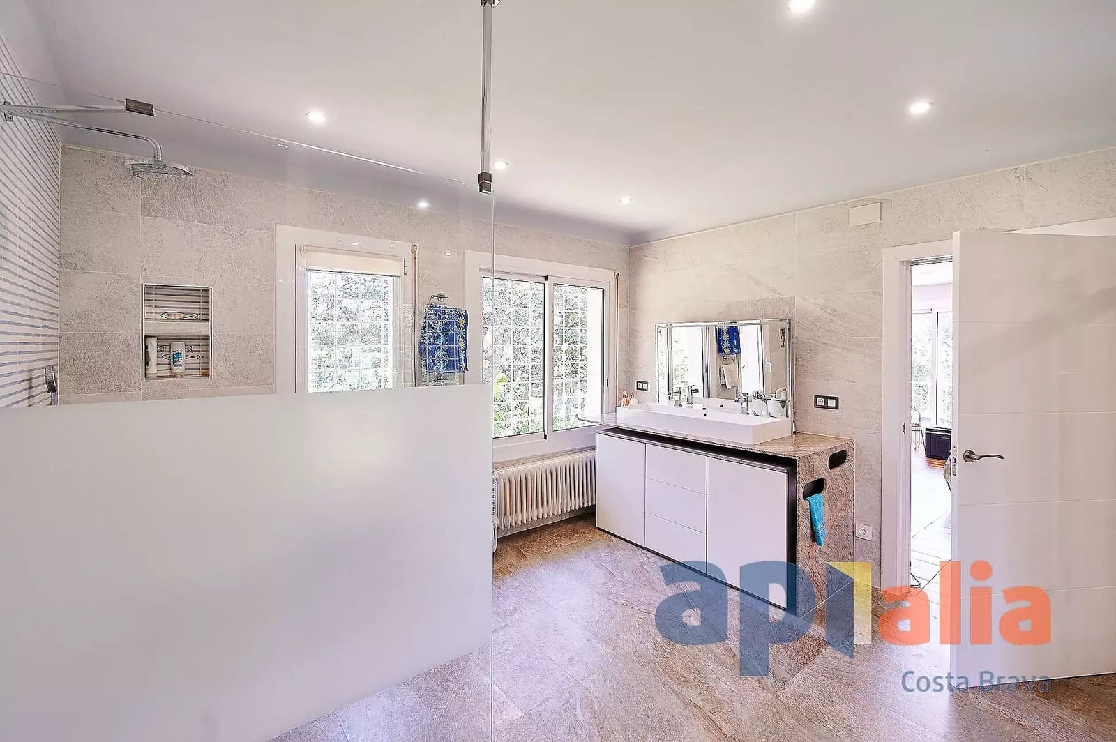 3 makuuhuone Huvila myytävänä paikassa Santa Cristina d'Aro mukana uima-altaan 
autotalli - 559 000 € (Ref: 9929022)