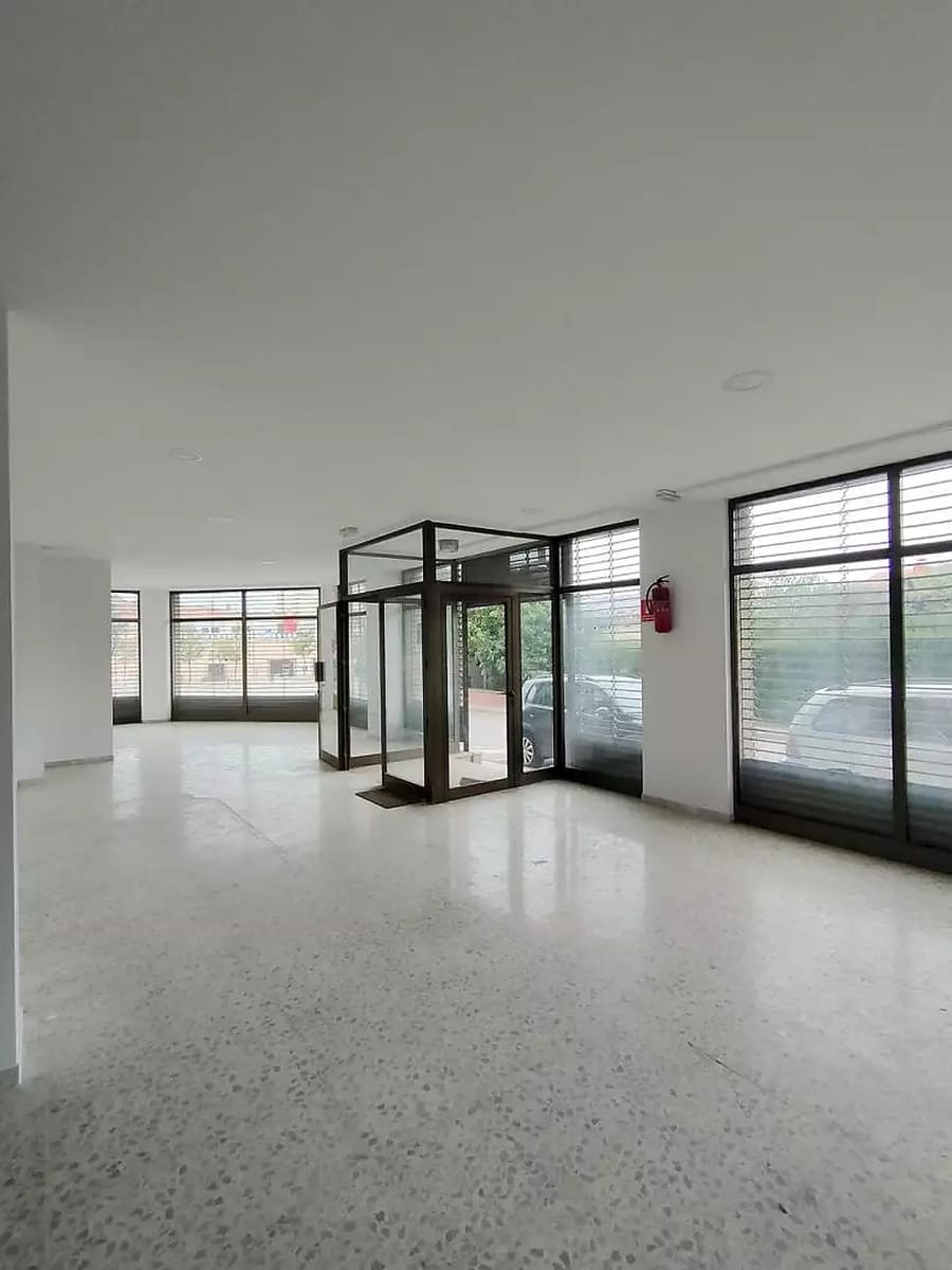 Erhverv til salg i La Bisbal d'Emporda med garage - € 120.000 (Ref: 9930380)