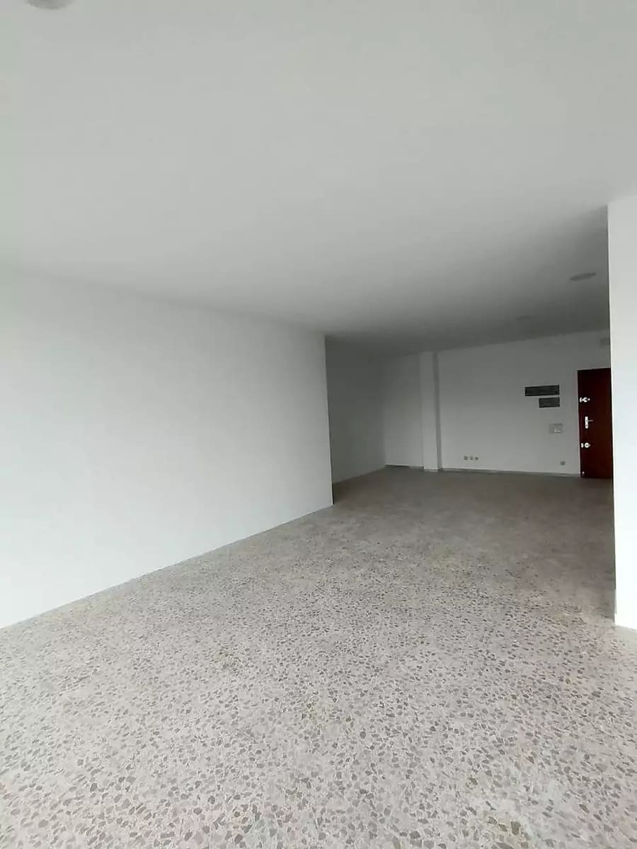 Erhverv til salg i La Bisbal d'Emporda med garage - € 120.000 (Ref: 9930380)