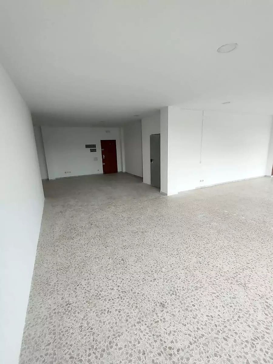 Erhverv til salg i La Bisbal d'Emporda med garage - € 120.000 (Ref: 9930380)
