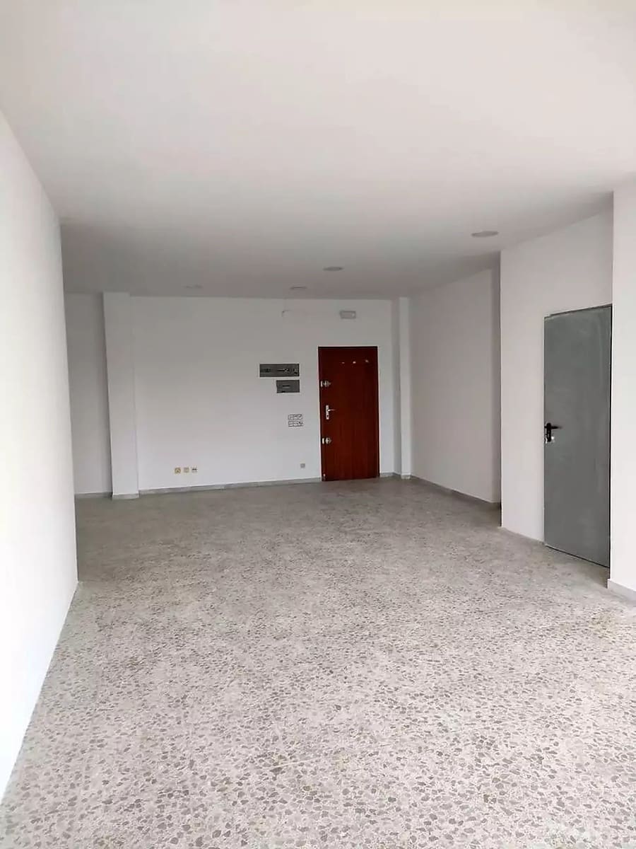Erhverv til salg i La Bisbal d'Emporda med garage - € 120.000 (Ref: 9930380)