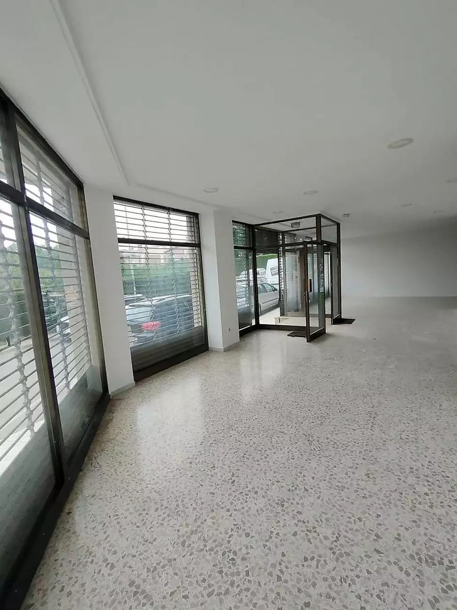 Erhverv til salg i La Bisbal d'Emporda med garage - € 120.000 (Ref: 9930380)