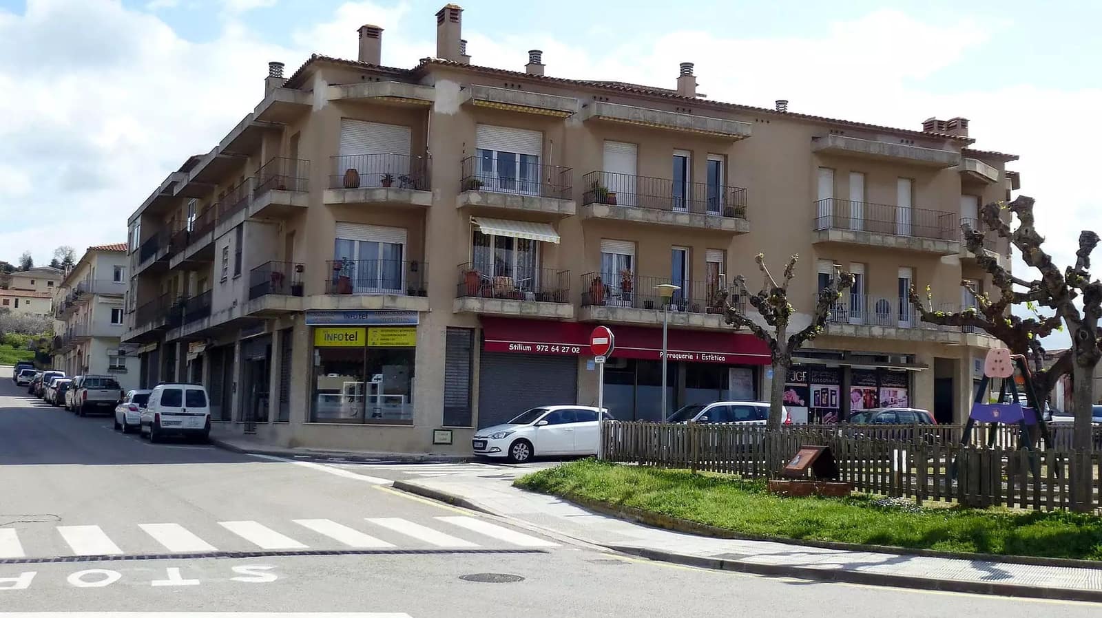 Erhverv til salg i La Bisbal d'Emporda med garage - € 120.000 (Ref: 9930380)