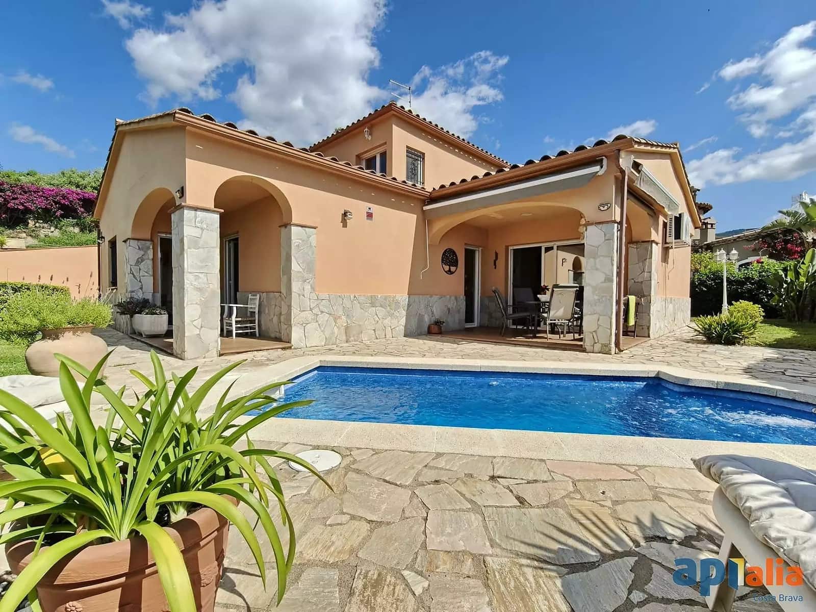 3 bedroom Villa for sale in Calonge i Sant Antoni with pool garage - € 490,000 (Ref: 9936042)