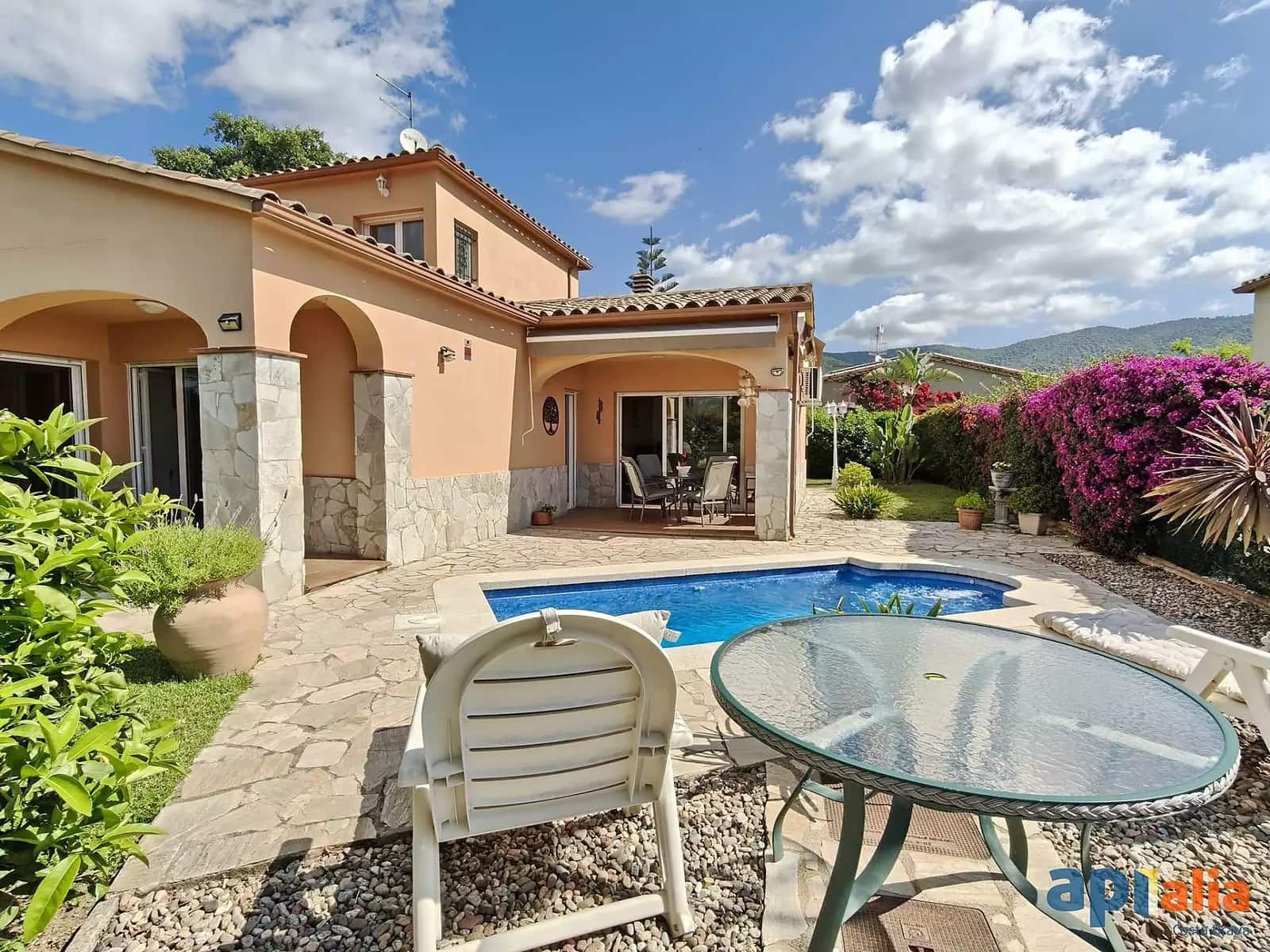 3 bedroom Villa for sale in Calonge i Sant Antoni with pool garage - € 490,000 (Ref: 9936042)