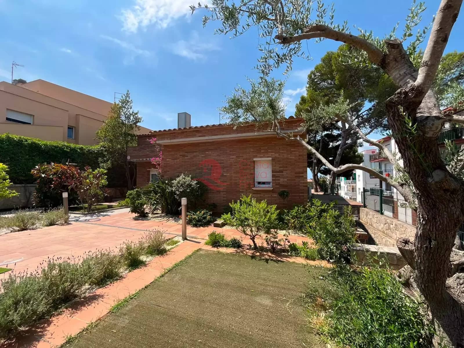 6 bedroom Villa for sale in Palamos with pool garage - € 899,000 (Ref: 9947880)