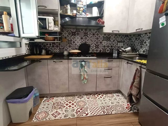 4 bedroom Apartment for sale in Palafrugell with garage - € 215,000 (Ref: 9949735)