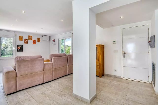 3 sovrum Villa till salu i Can Carbonell, Caldes de Malavella med garage - 350 000 € (Ref: 9952584)