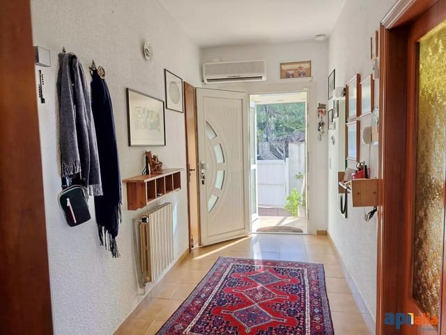4 bedroom Villa for sale in Sant Antoni de Calonge, Calonge i Sant Antoni with garage - € 525,000 (Ref: 9965242)