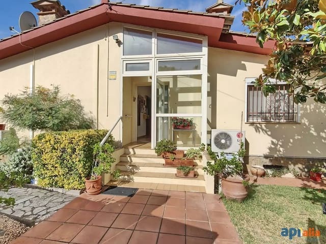 4 bedroom Villa for sale in Sant Antoni de Calonge, Calonge i Sant Antoni with garage - € 525,000 (Ref: 9965242)