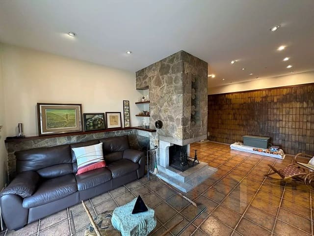 4 soveværelse Finca/Landehus til salg i Ultramort med swimmingpool garage - € 850.000 (Ref: 9973287)