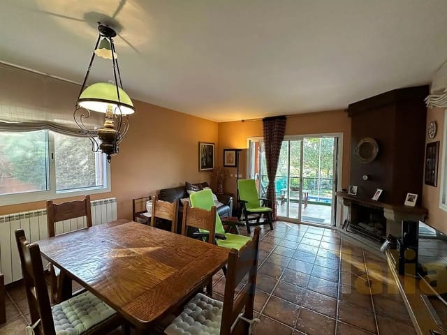 4 soveværelse Finca/Landehus til salg i Ultramort med swimmingpool garage - € 850.000 (Ref: 9973287)