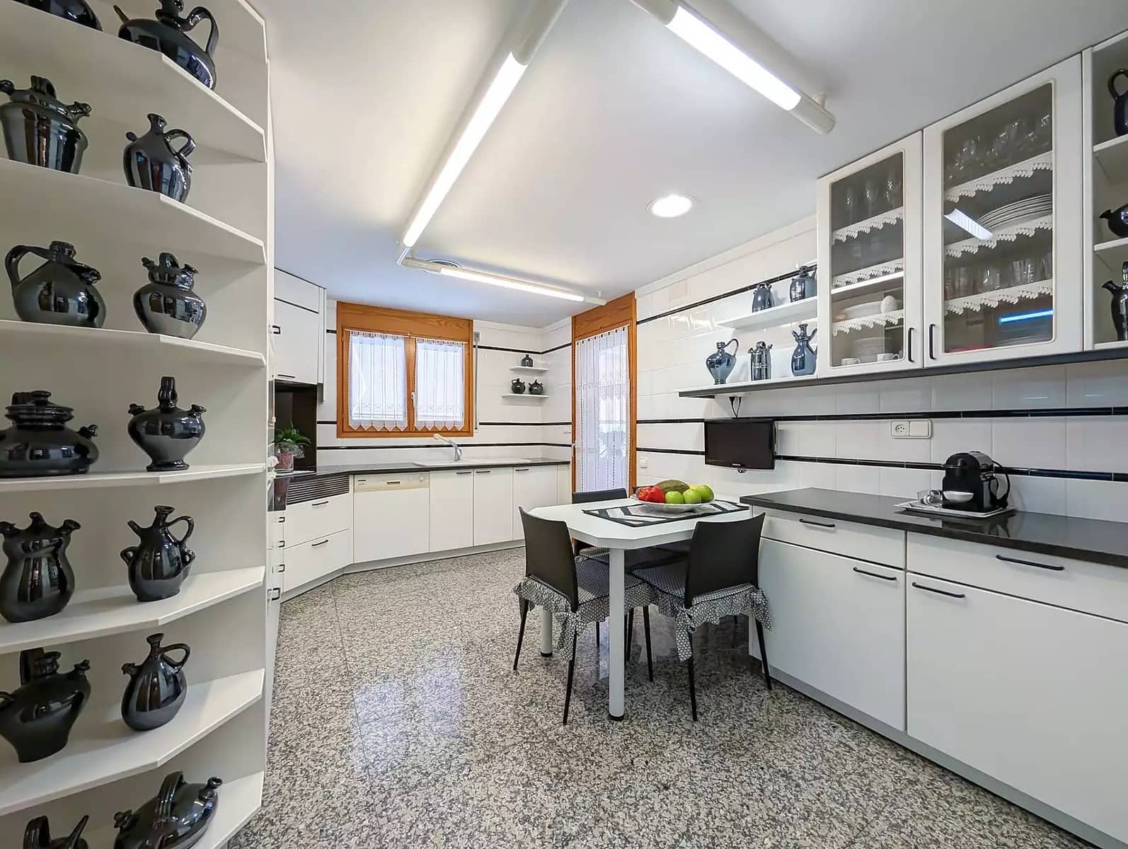 4 bedroom Villa for sale in Banyoles with pool garage - € 798,000 (Ref: 9975380)