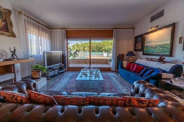 4 slaapkamer Villa te koop in Banyoles met zwembad garage - € 798.000 (Ref: 9975380)