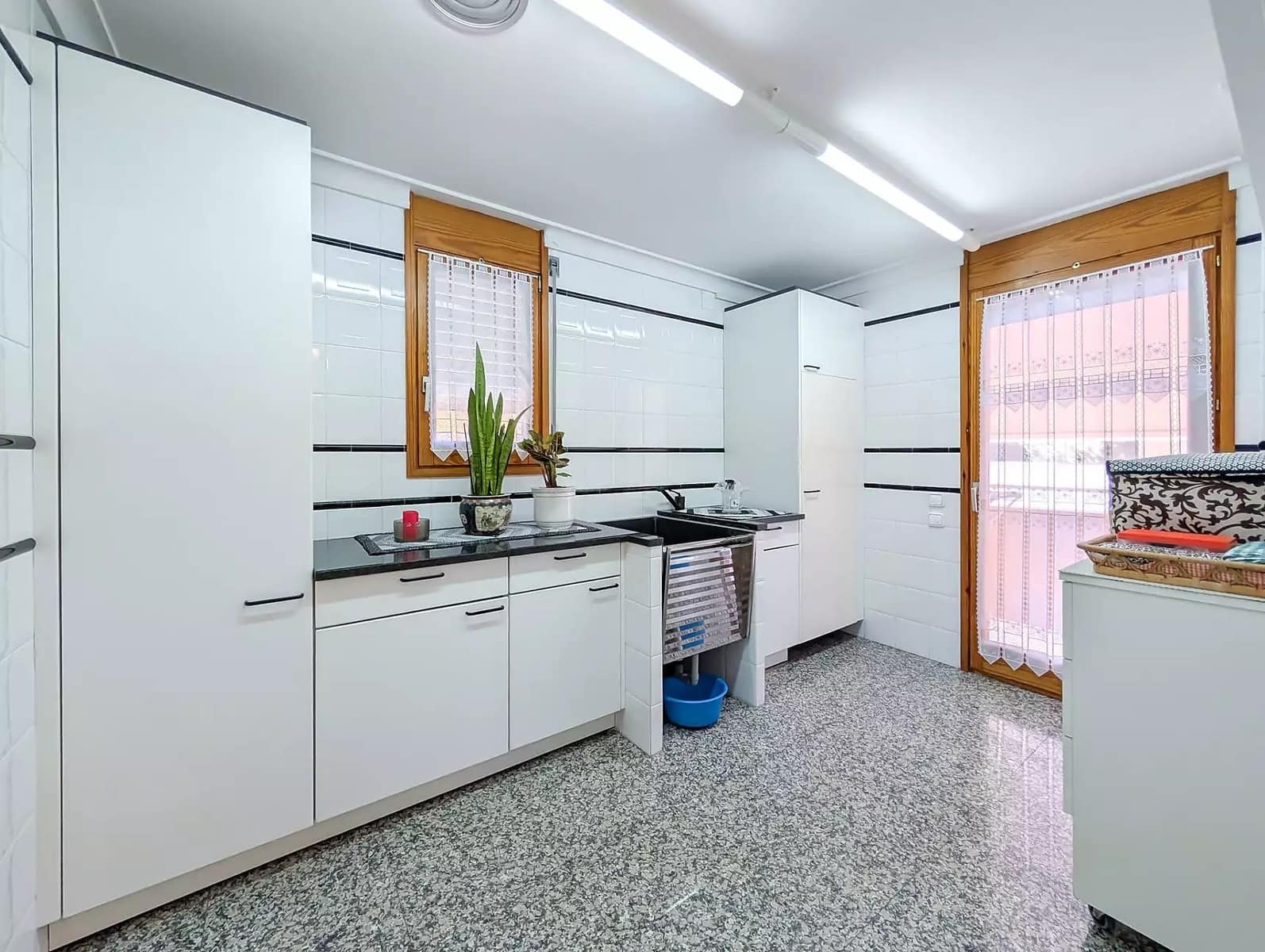 4 bedroom Villa for sale in Banyoles with pool garage - € 798,000 (Ref: 9975380)