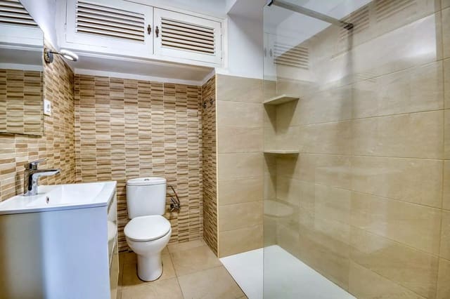 Apartamento de 3 habitaciones en Sant Feliu de Guíxols en venta - 385.000 € (Ref: 9978784)