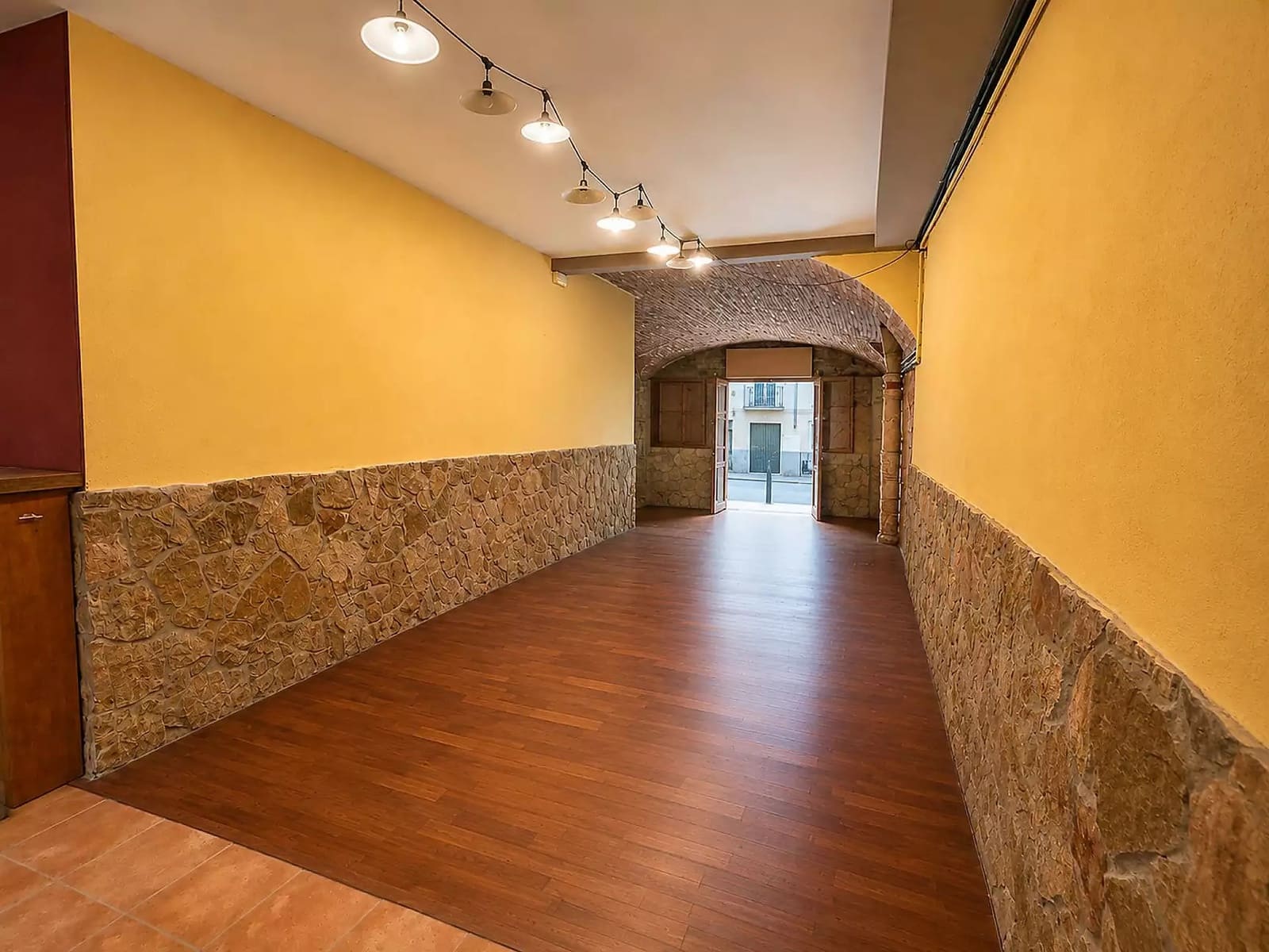 Comercial para venda em Palamos - 175 000 € (Ref: 9984965)