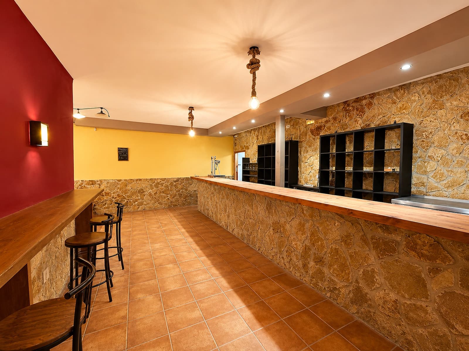 Comercial para venda em Palamos - 175 000 € (Ref: 9984965)