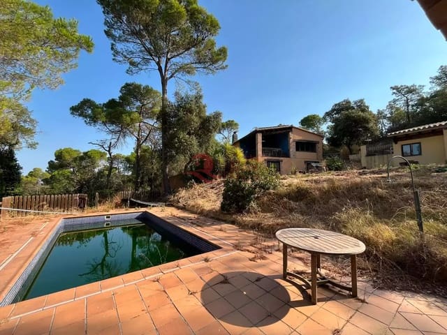 4 soveværelse Finca/Landehus til salg i Forallac med swimmingpool garage - € 595.000 (Ref: 9984966)