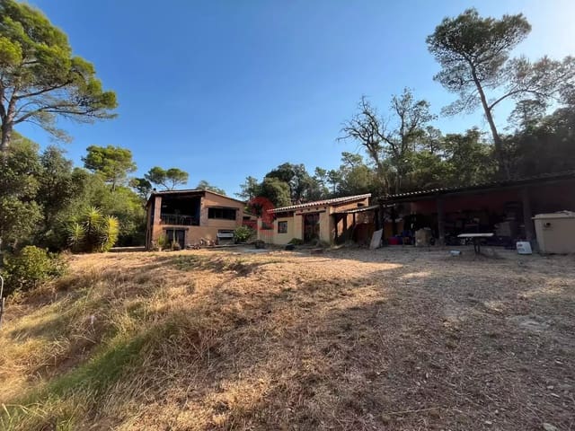 4 soveværelse Finca/Landehus til salg i Forallac med swimmingpool garage - € 595.000 (Ref: 9984966)