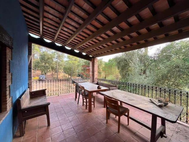 4 soveværelse Finca/Landehus til salg i Forallac med swimmingpool garage - € 595.000 (Ref: 9984966)