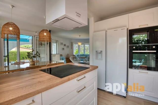 Chalet de 3 habitaciones en Calonge i Sant Antoni en venta con piscina garaje - 550.000 € (Ref: 9997100)