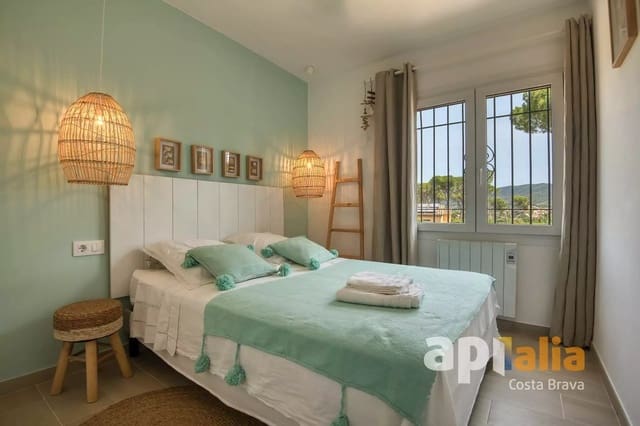 Chalet de 3 habitaciones en Calonge i Sant Antoni en venta con piscina garaje - 550.000 € (Ref: 9997100)