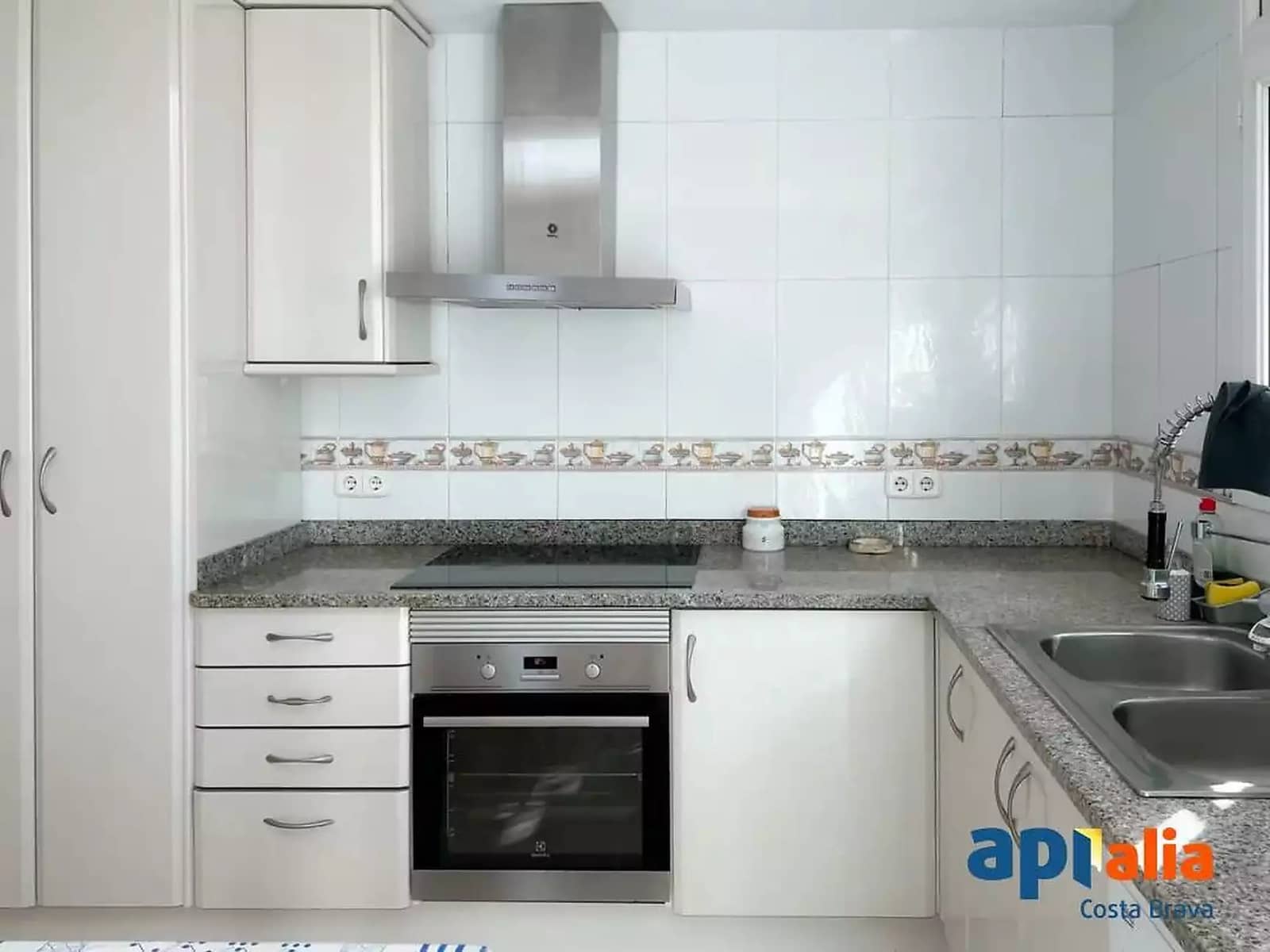 3 bedroom Apartment for sale in Sant Feliu de Guixols with garage - € 395,000 (Ref: 9998783)