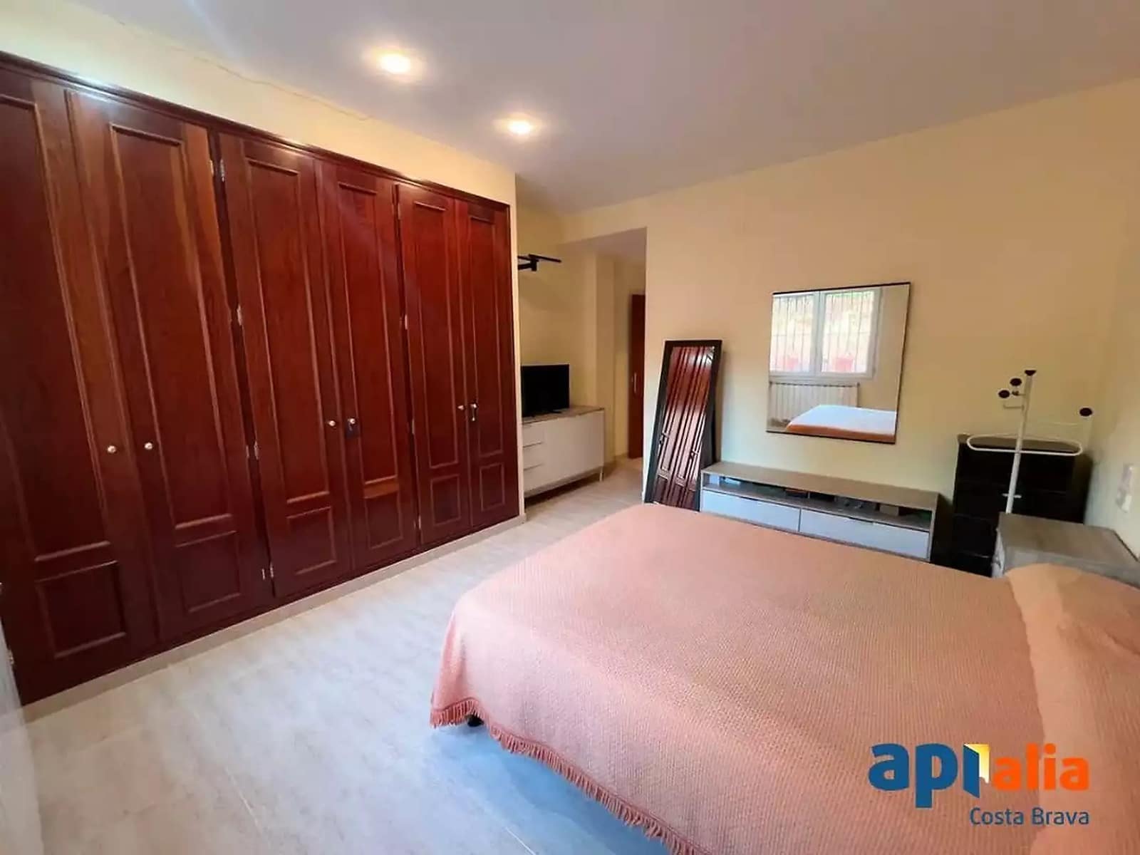3 bedroom Apartment for sale in Sant Feliu de Guixols with garage - € 395,000 (Ref: 9998783)