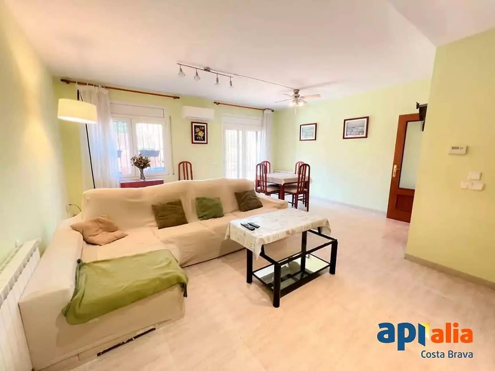 3 bedroom Apartment for sale in Sant Feliu de Guixols with garage - € 395,000 (Ref: 9998783)