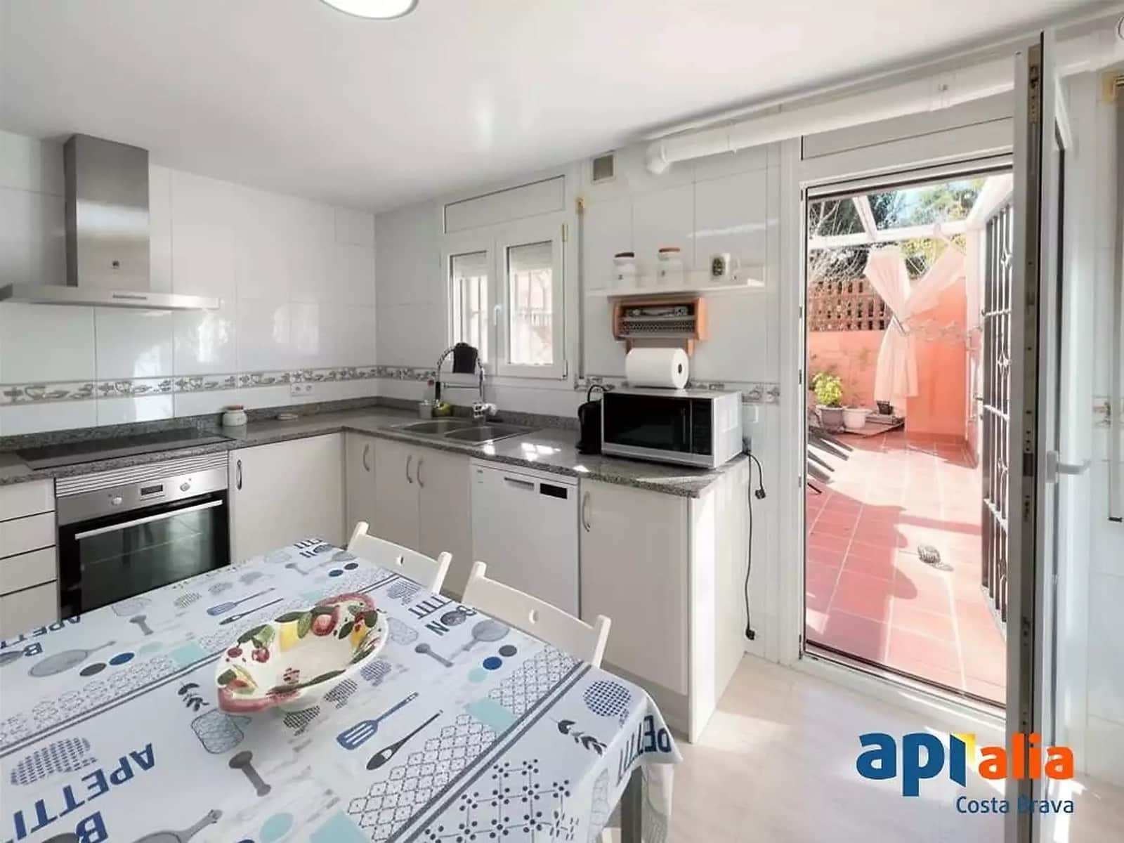 3 bedroom Apartment for sale in Sant Feliu de Guixols with garage - € 395,000 (Ref: 9998783)