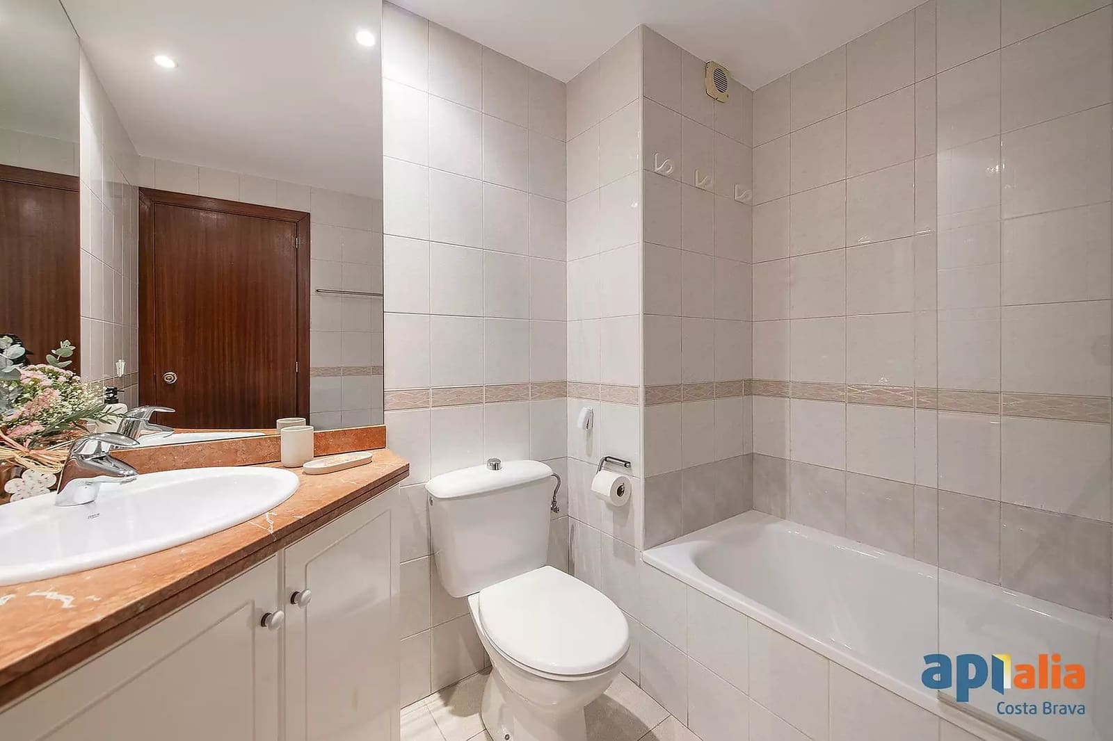4 slaapkamer Appartement te koop in Gerona stad - € 460.000 (Ref: 9999594)