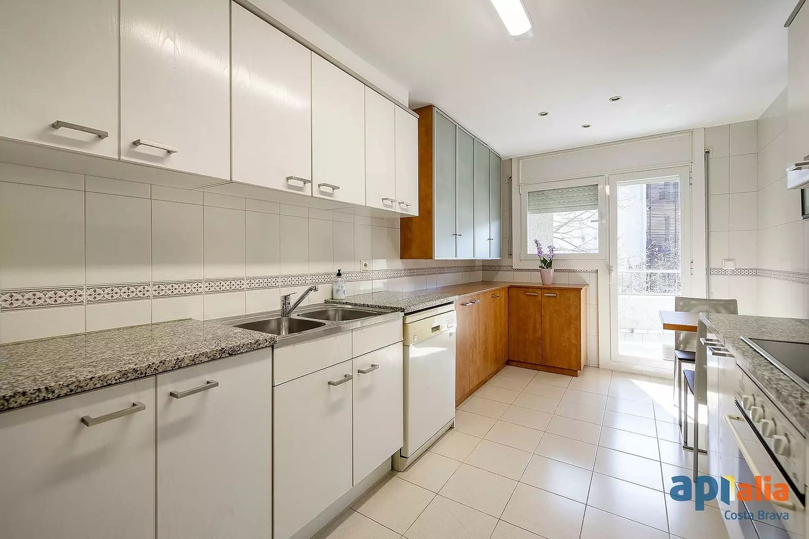4 slaapkamer Appartement te koop in Gerona stad - € 460.000 (Ref: 9999594)